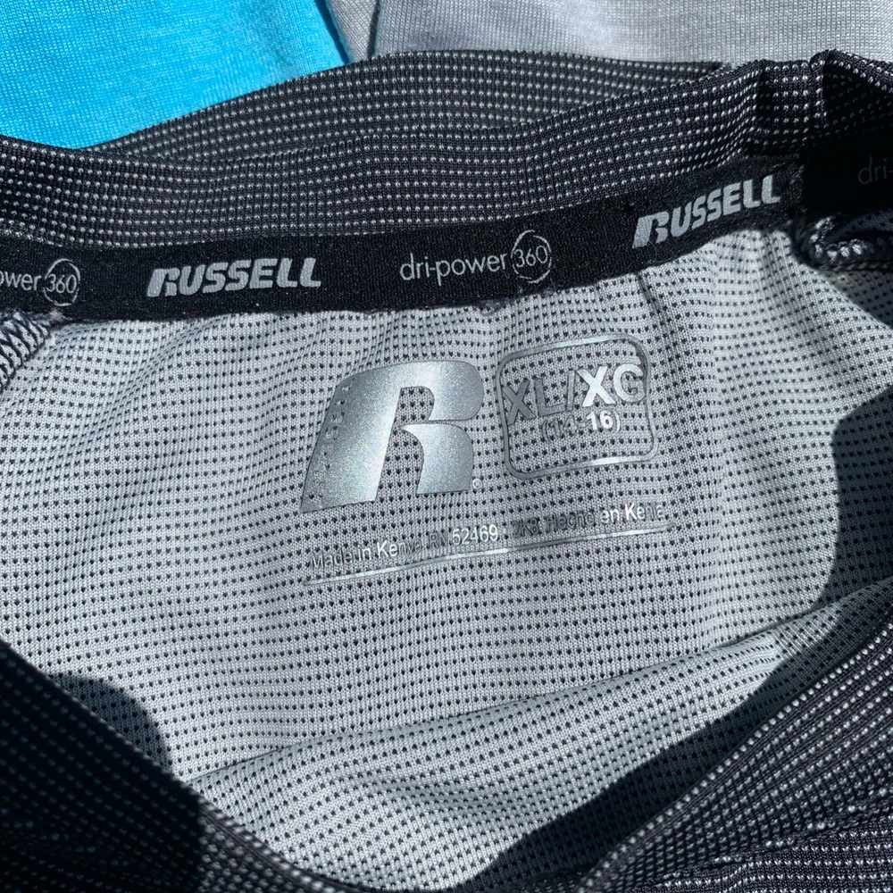 3 Athletic dry fit shirts - Picture 2 of 3